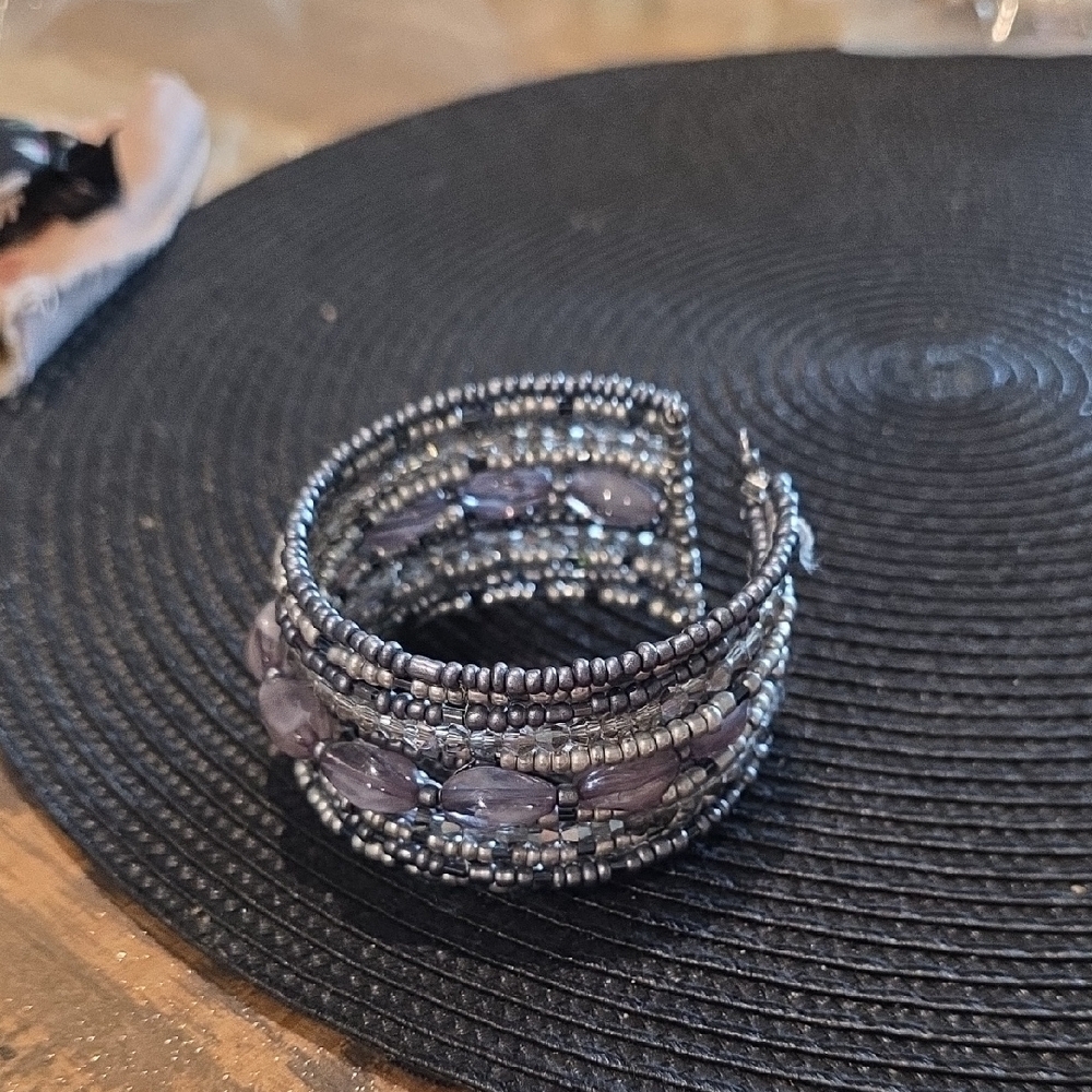 Elegant‎ Silver and Purple Beaded Bracelet - Picture 4 of 6